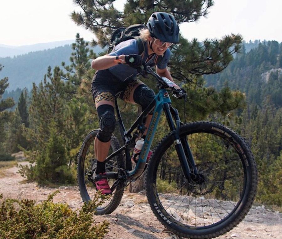 picture of sofie racing in the mountain enduro series helenduro race