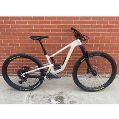Demo of juliana furtado mountain bike